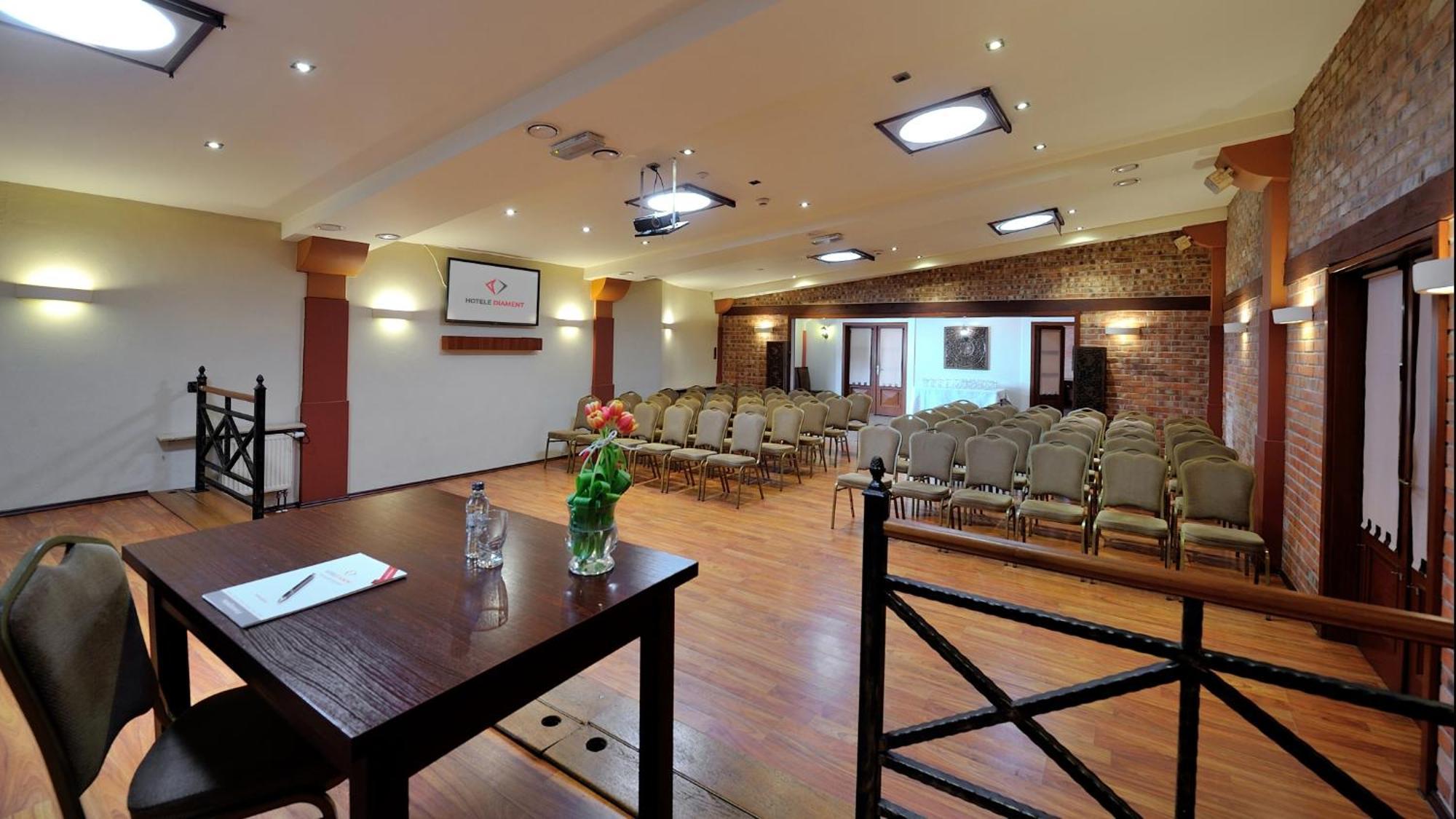 Hotel Diament Vacanza Katowice - Siemianowice Siemianowice Śląskie Esterno foto