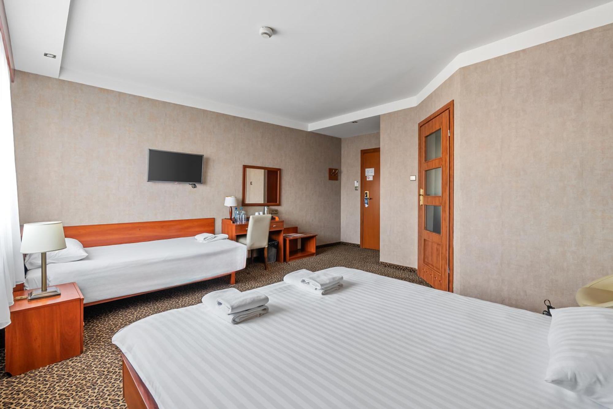 Hotel Diament Vacanza Katowice - Siemianowice Siemianowice Śląskie Esterno foto