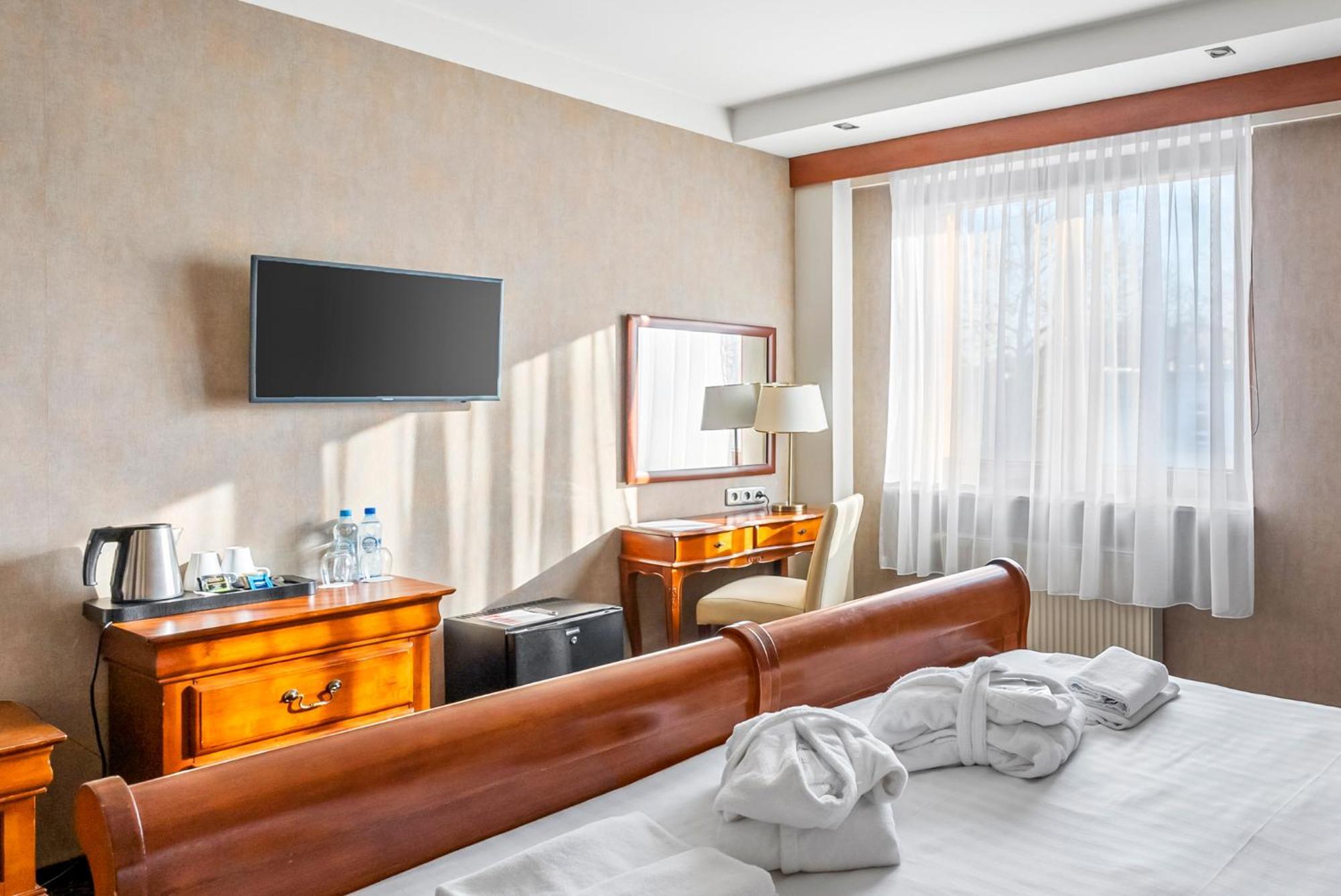 Hotel Diament Vacanza Katowice - Siemianowice Siemianowice Śląskie Esterno foto