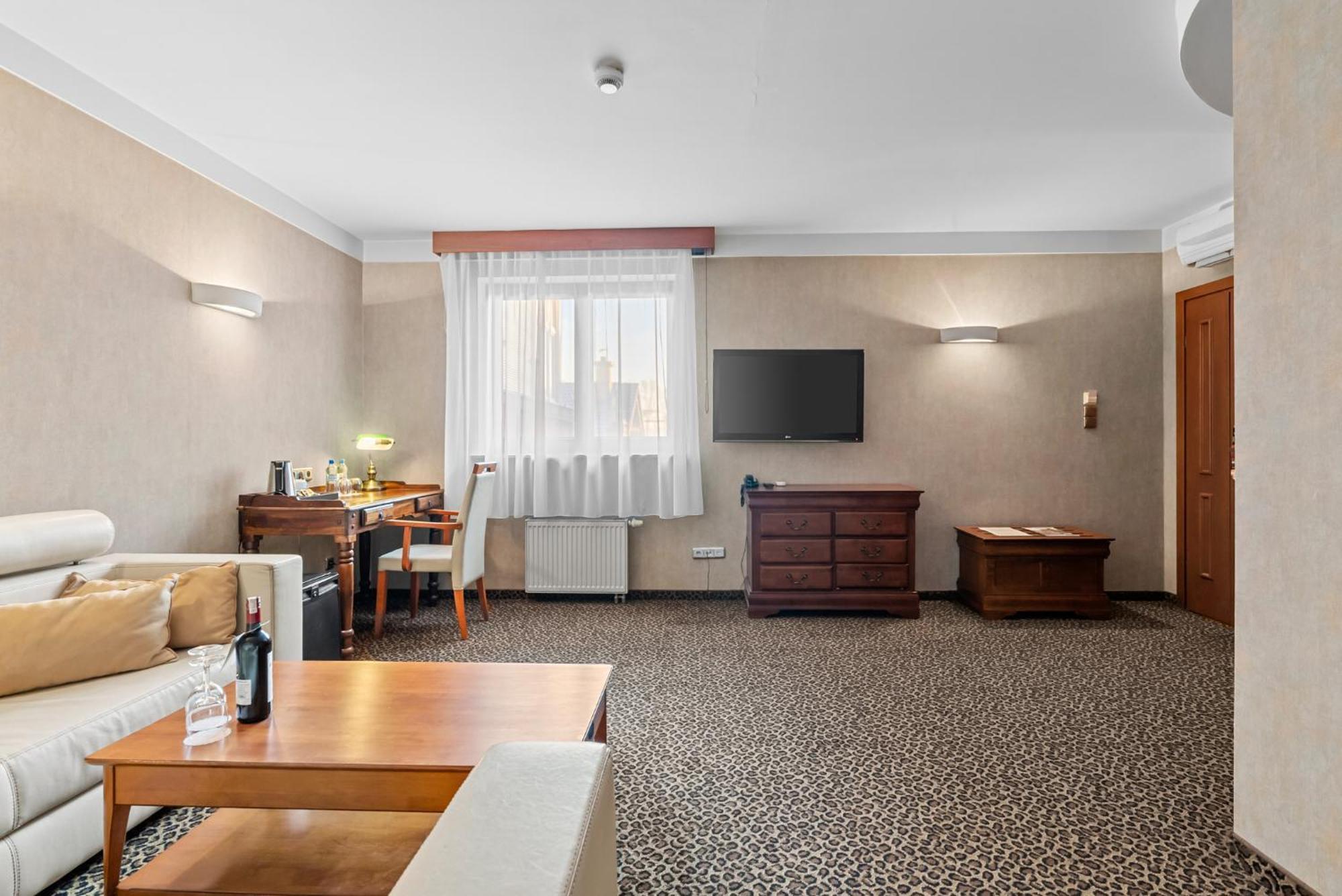 Hotel Diament Vacanza Katowice - Siemianowice Siemianowice Śląskie Esterno foto