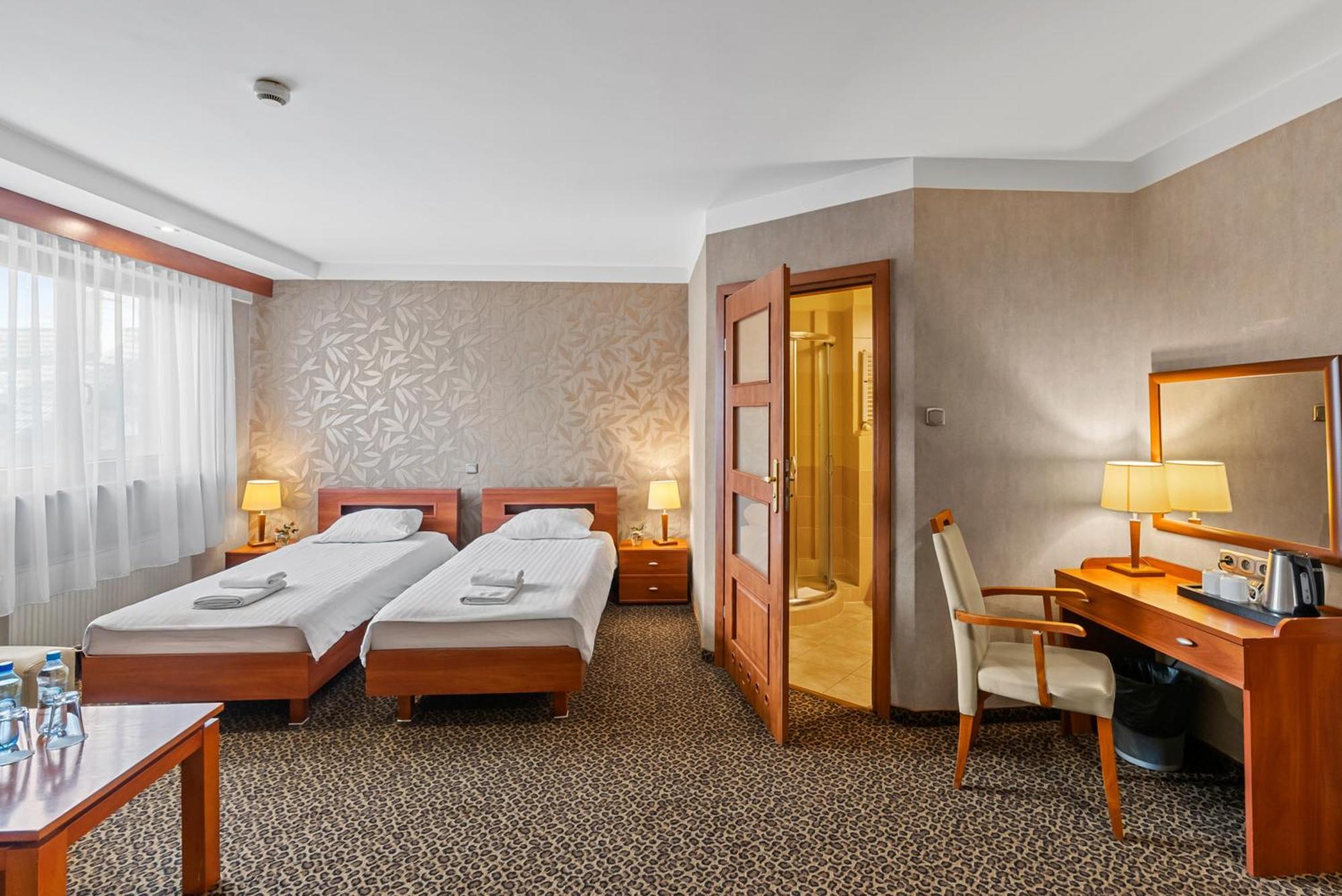 Hotel Diament Vacanza Katowice - Siemianowice Siemianowice Śląskie Esterno foto