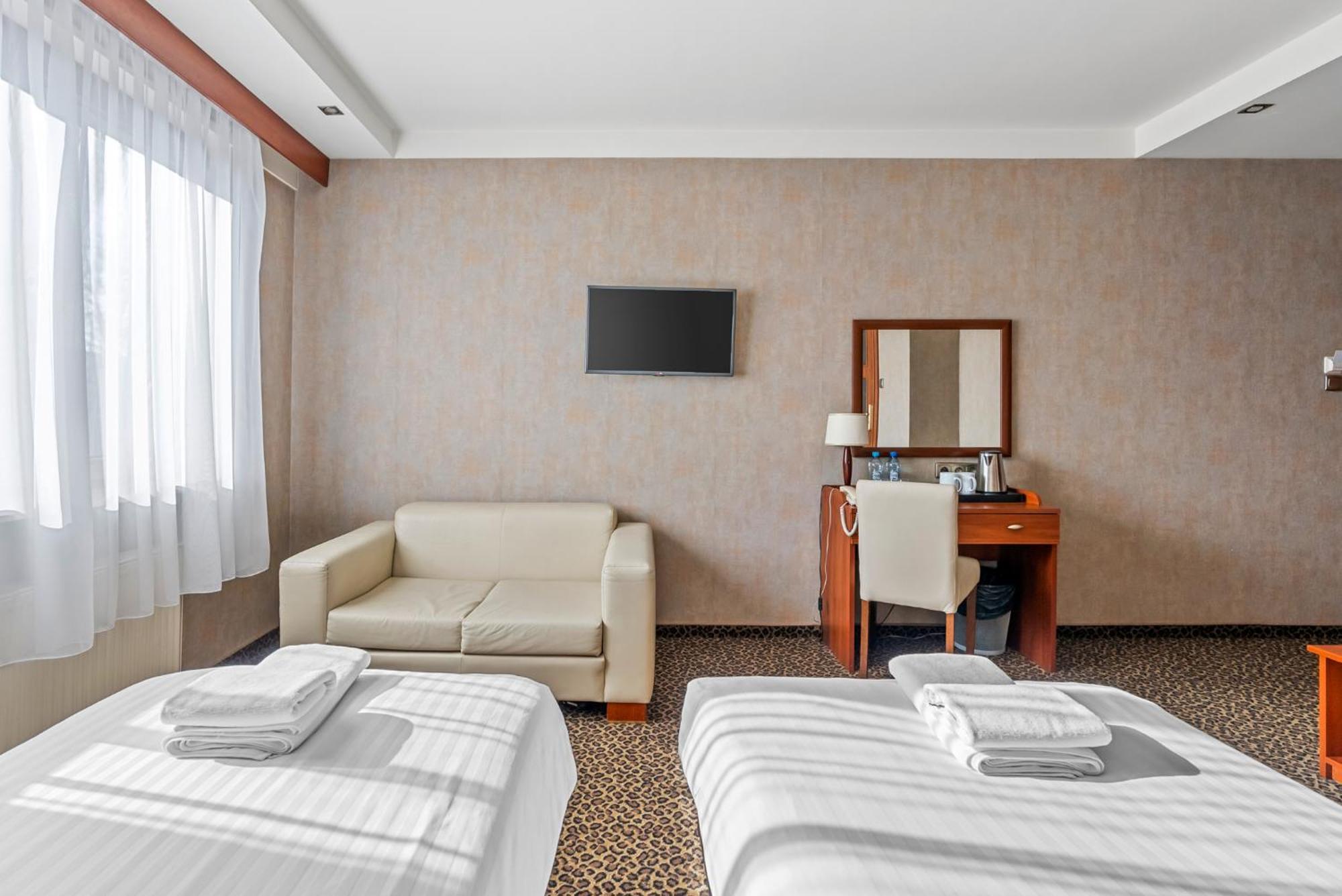 Hotel Diament Vacanza Katowice - Siemianowice Siemianowice Śląskie Esterno foto