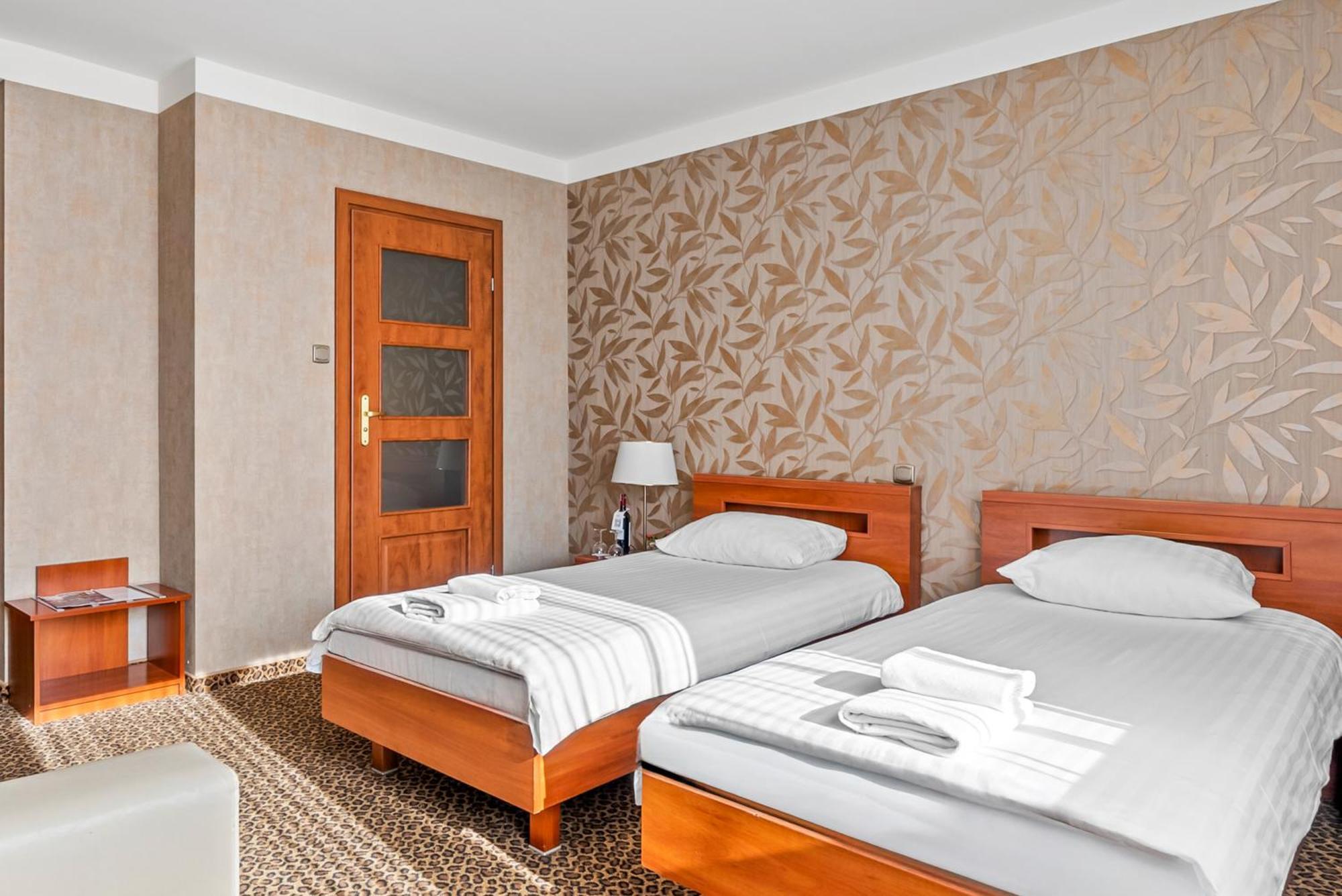 Hotel Diament Vacanza Katowice - Siemianowice Siemianowice Śląskie Esterno foto